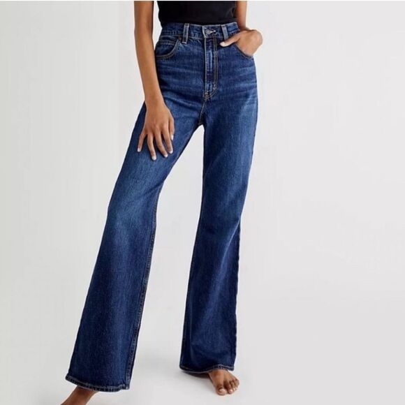 Levi’s 70s ultra high rise flare dark wash jeans size 27 NEW - Picture 1 of 17